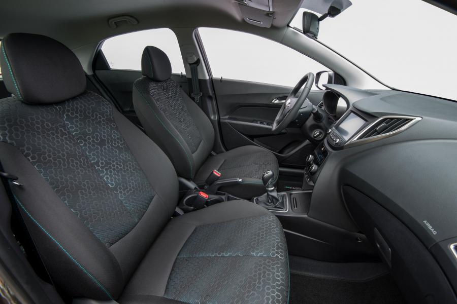 Интерьер Hyundai HB20X 2015 года  (фото 2 из 25)